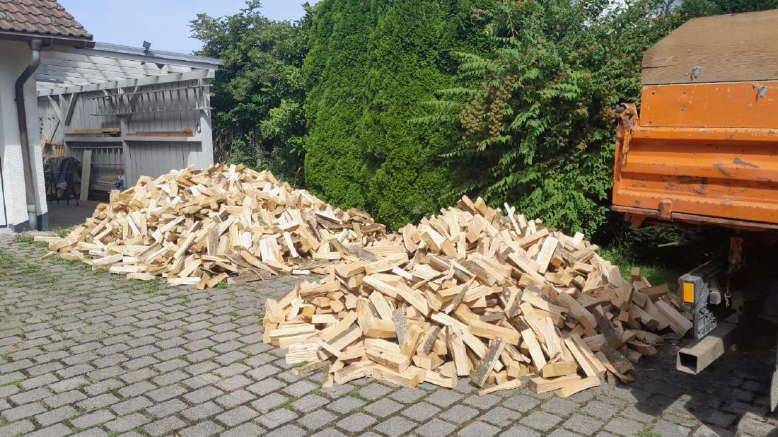 Brennholz zur Abholung oder Lieferung